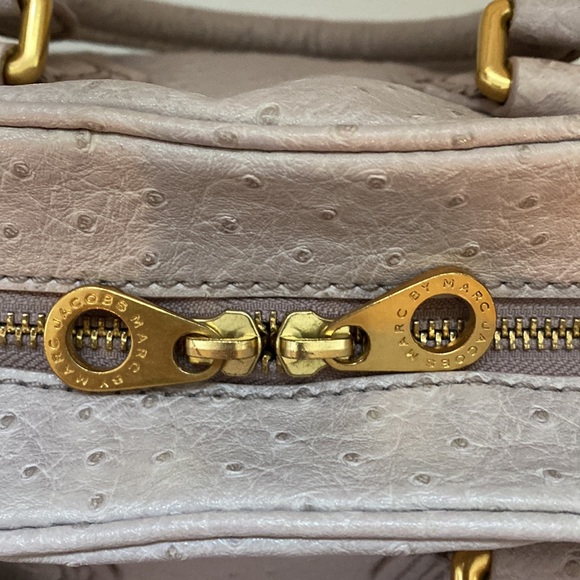 MARC BY MARC JACOBS Ostrich embossed handbag - Picture 5 of 8